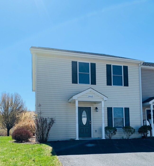 Photo - 1465 Scott St