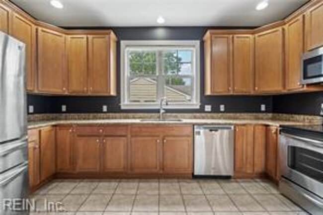 Photo - 4 Bed 2.5 Bath Home for Rent!