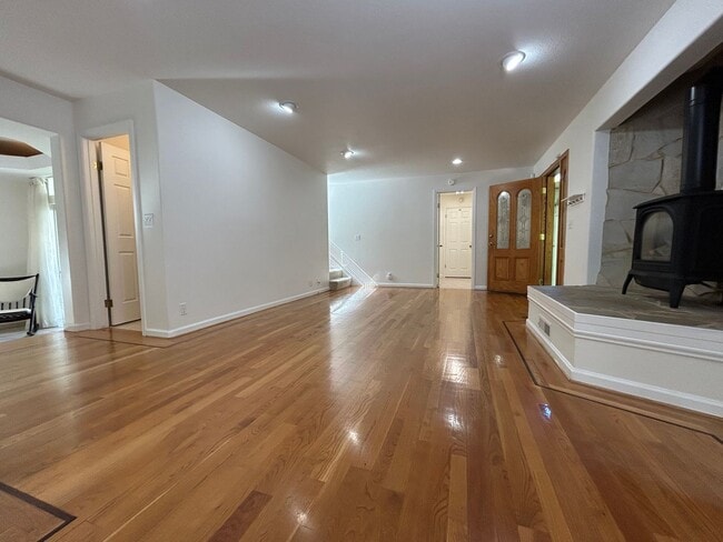 Photo - 2 Bed, 2.5 Bath Walnut Creek Home – Peacef...