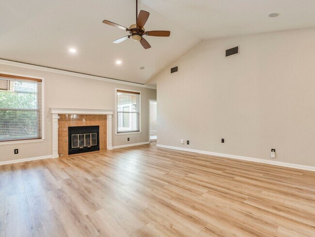 Photo - 808 Timber Trail