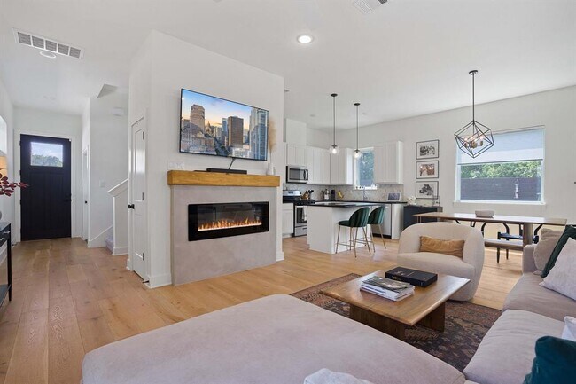 Photo - 5806 Sutherlin Rd