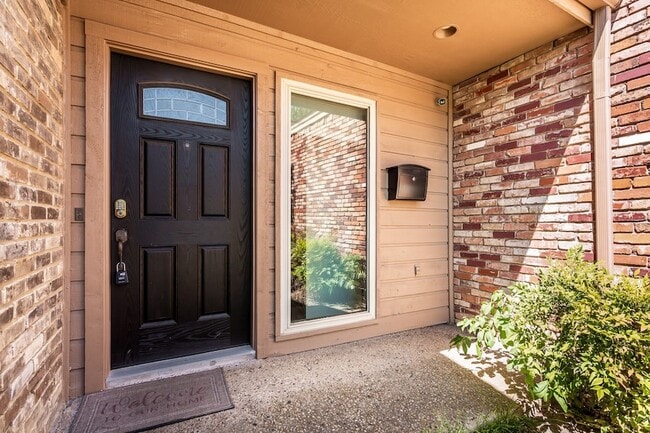 Photo - 6807 Anglebluff Cir