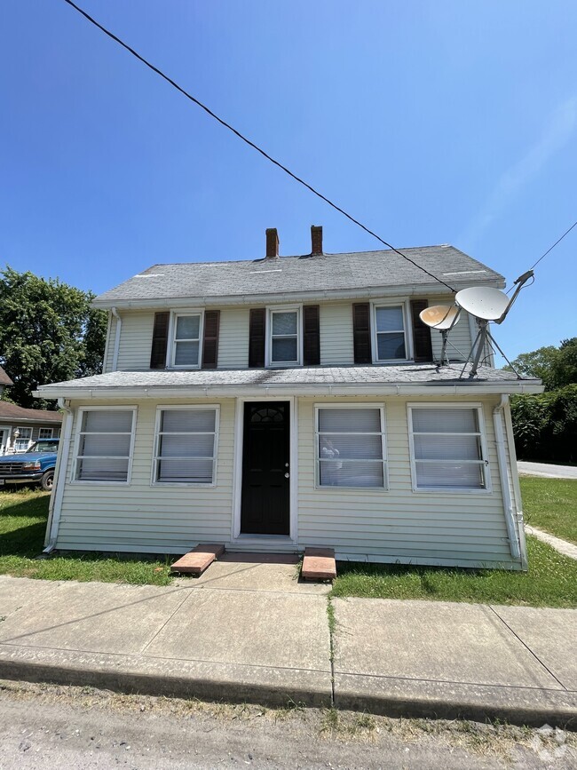 Building Photo - 213 E Church St Rental
