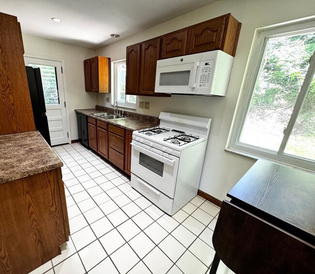 Photo - BRENTWOOD BEAUTY -- Available Now!!
