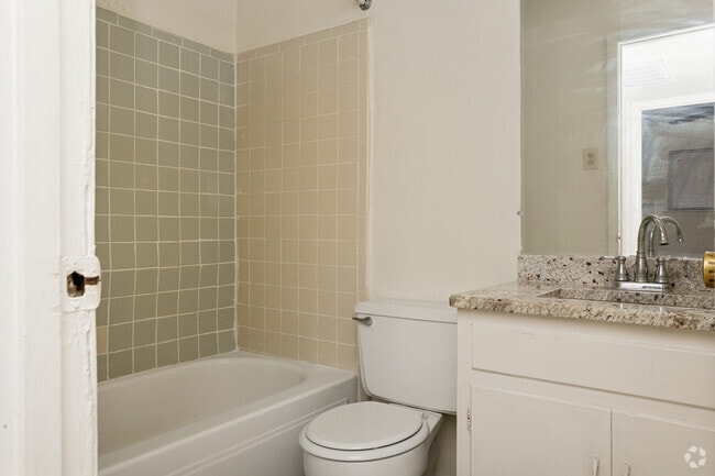 1BR, 1BA - 610SF - Bathroom