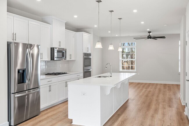 Photo - 4 Bedroom Townhouse in 751 South- Availabl...