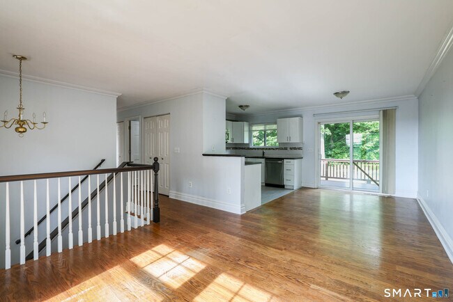Photo - 49 Tudor Ln