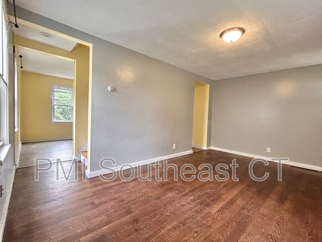 Photo - 60 Hawthorne Dr