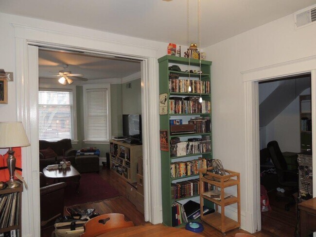 Vista desde el comedor - 2106 W Fletcher St Unidad 1