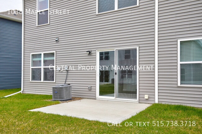 Photo - 1038 Maple St