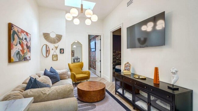 Building Photo - 604 Baronne St Rental