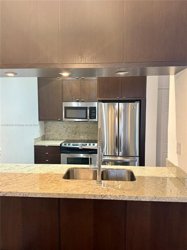 Photo - 540 Brickell Key Dr Unit 522