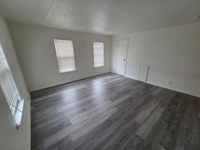 Photo - 219 Winneconne Ave Unit Upper