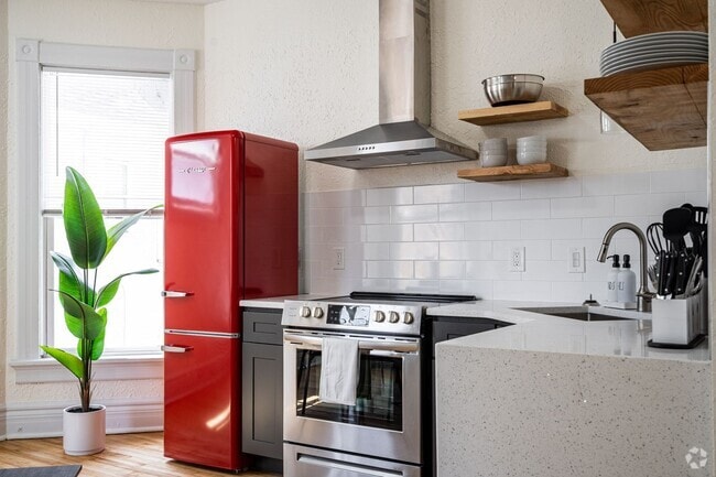 Building Photo - 4Bdrm Upper Flat of Eastside Duplex Fully ... Unit 2529A Murray Rental