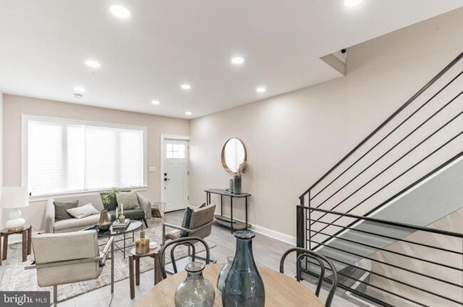 Photo - 1828 Hoffman St