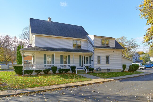 Lakewood Manor Apartments