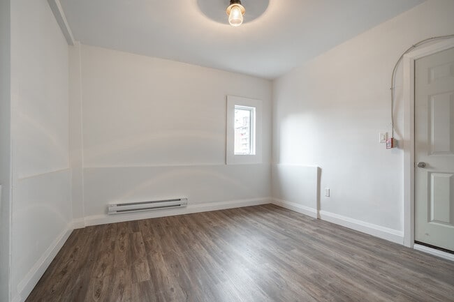 Photo - 2 Bedroom Unit close to downtown Unit 3