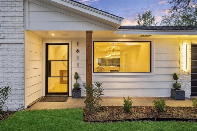 Photo - 1611 Ridgehaven Dr