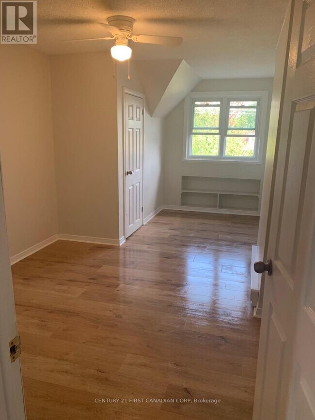 Photo - 359 Princess Ave Unité Apt 3