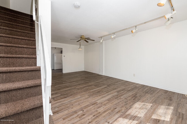 Photo - 140 Primrose Ln