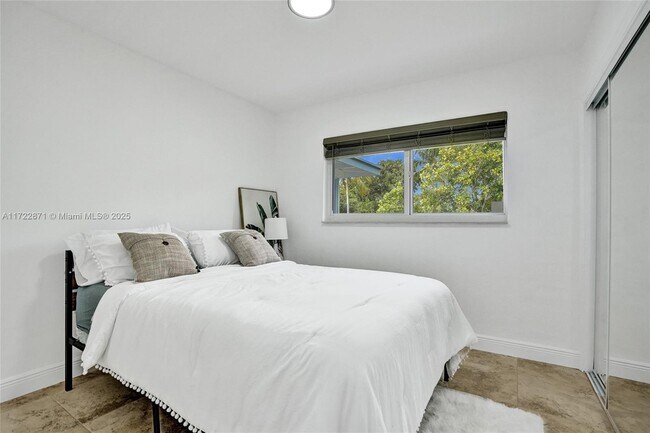 Photo - 820 NE 8th St