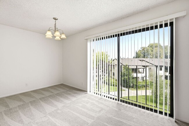 Photo - Top Floor 3 Bed, 2 Bath Condo in Desirable Greenhouse 1 Community!