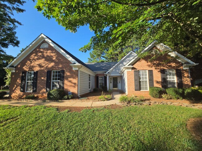 Building Photo - Spacious 4 Bedroom/2 Bath Ranch Home on Corner Lot in Wyndham Shores - 2 Car Garage - Fireplace -...