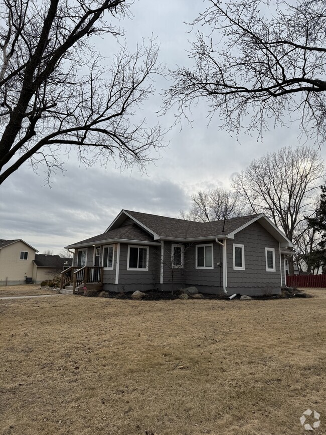 Building Photo - 609 Davis St Rental