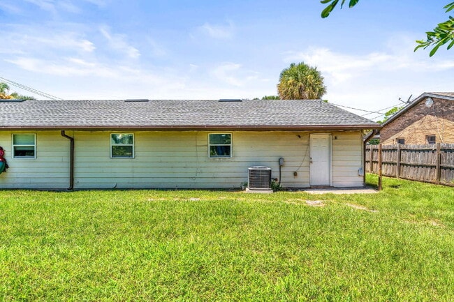 Photo - Charming 2-Bed Duplex Retreat in Edgewater...