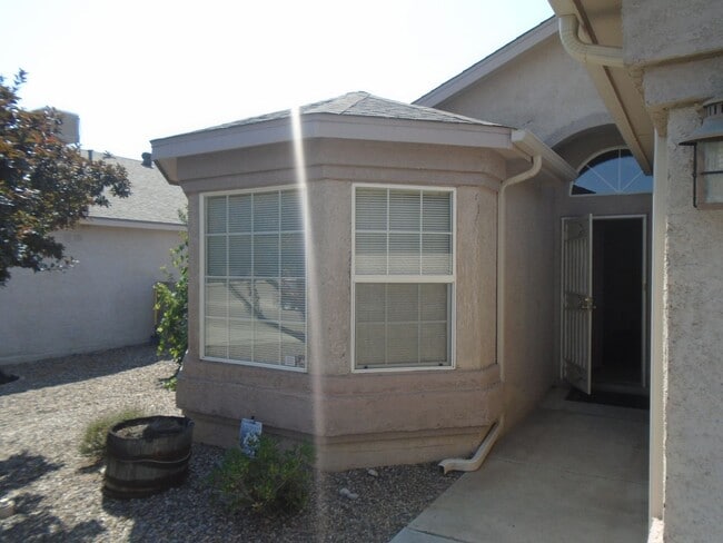 Building Photo - Rio Rancho House