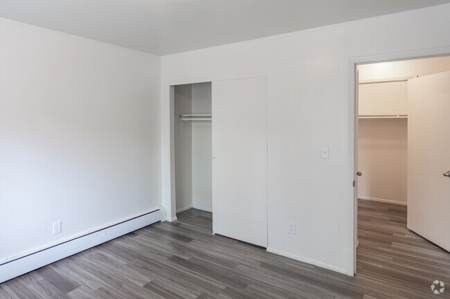 1BR, 1BA - 692 SF