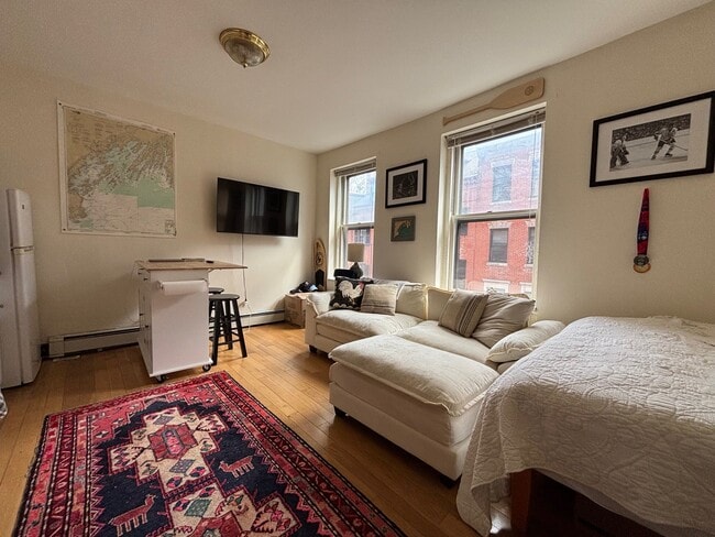 Building Photo - 43 Irving St