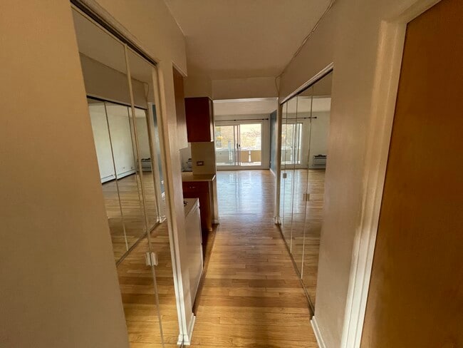 Full Sized Mirrors Galore! - 530 W Barry Ave Unit 4G