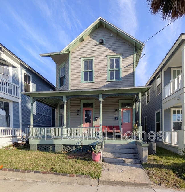 Photo - 451 E 1st St