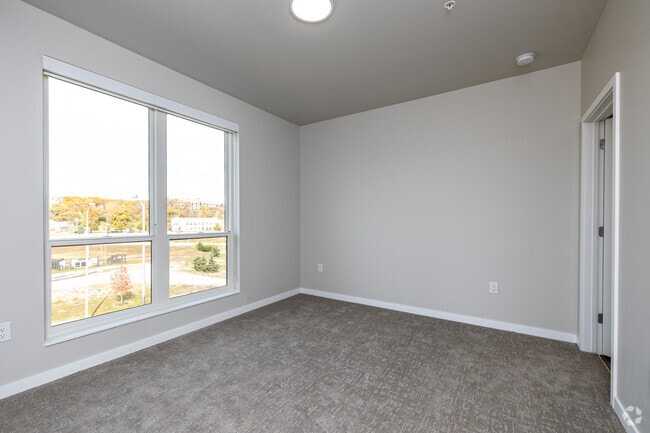 2BR, 2BA_Young - 1100 SF