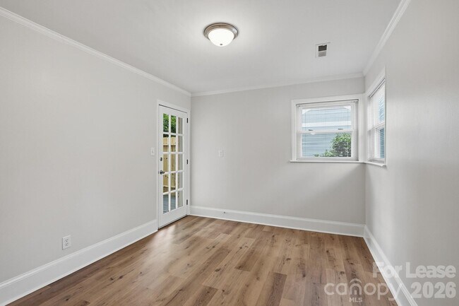 Photo - 3101 Selwyn Ave