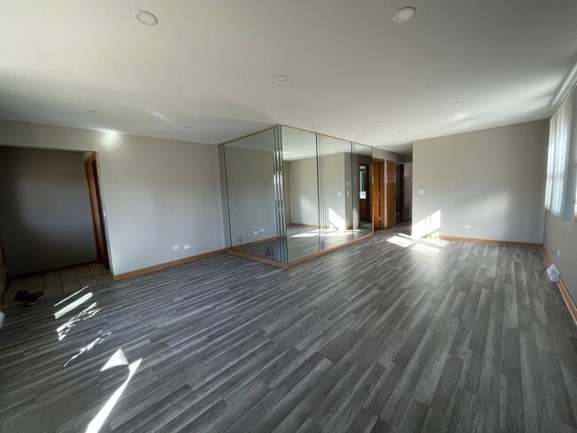 Photo - 3925 N Plainfield Ave