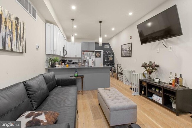 Building Photo - 1702 Point Breeze Ave Unit A