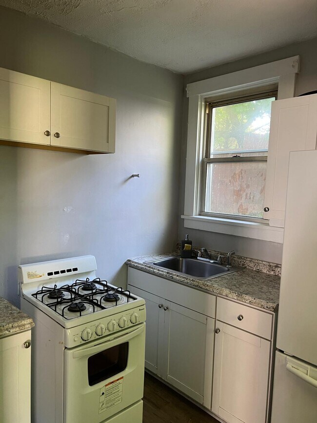 Photo - 749 Hampshire Ave