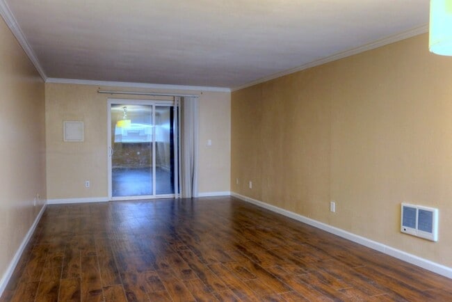 Photo - Condo for Rent in Bellevue Area! FRIST MON...