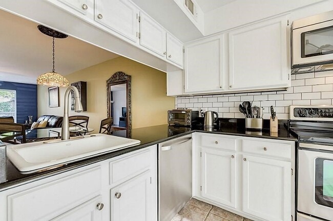 Photo - 930 Rutland St