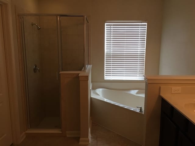 Photo - 372 W New England Dr