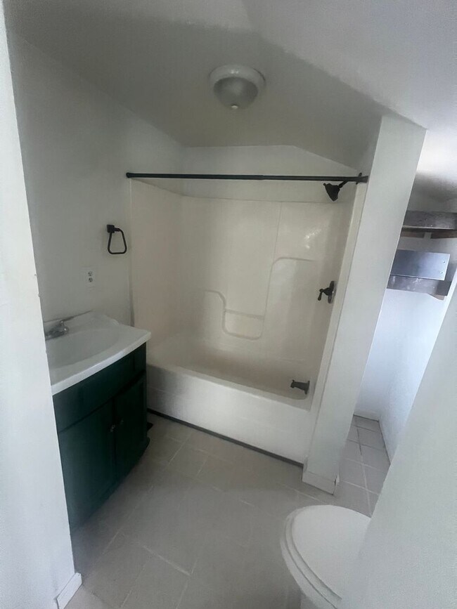 Photo - Updated Large 1 Bed/ 1 Bath in Gallipolis City