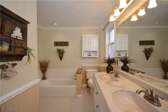 Photo - 2112 Saranac Ave