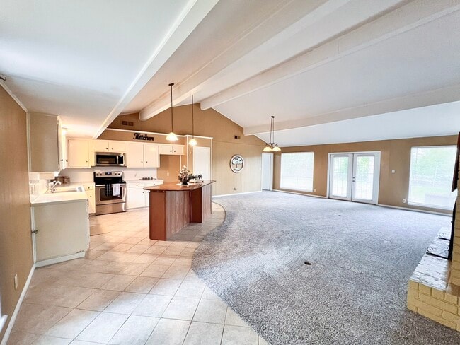 Photo - 401 Rolling Hills Dr W