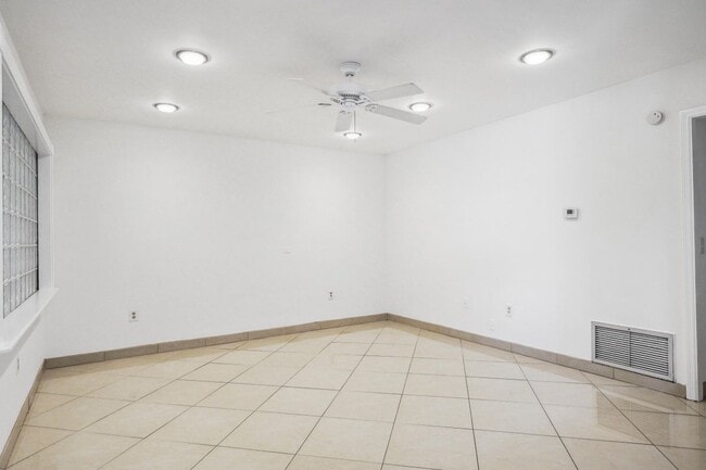 Photo - 2878 Donnelly Dr