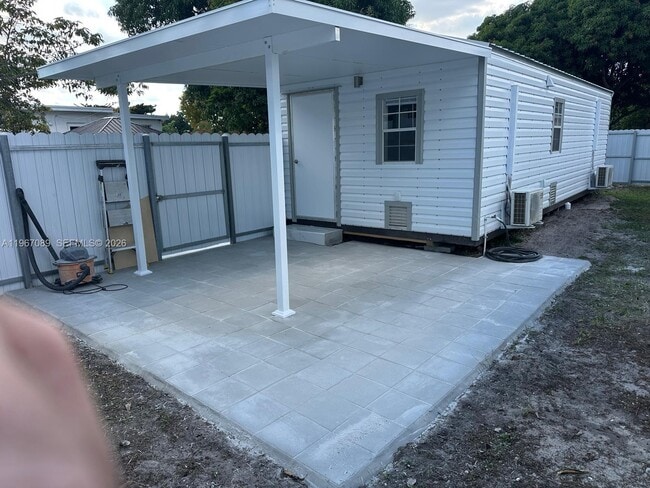 Building Photo - 235 W 16th St