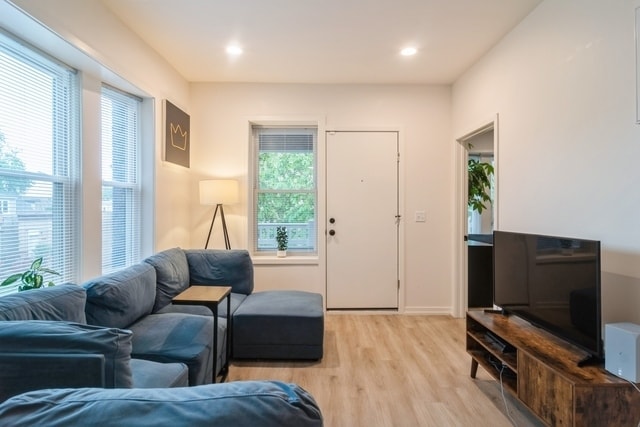 Photo - 3639 W Iowa St Unit 2W