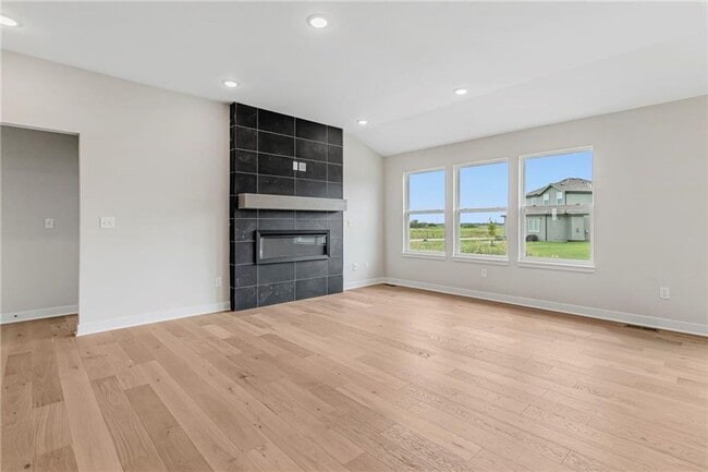 Photo - {17756} Brand New Reverse 1.5 + Finished Basement + Community Pool