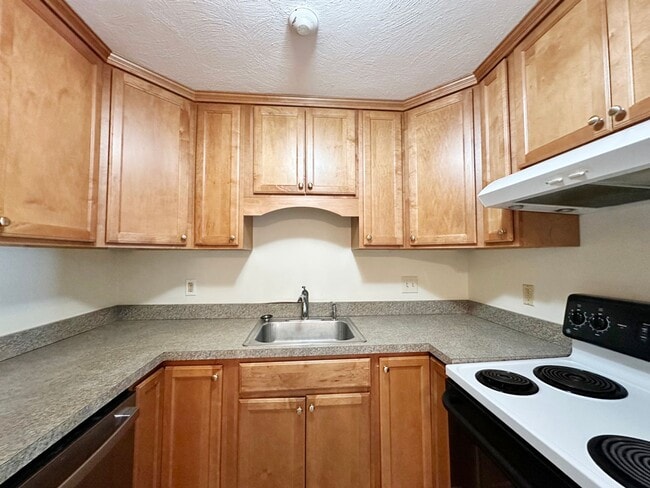 Building Photo - Holden: 2 Bed 1 Bath, Heat & Hot Water Inc... Rental